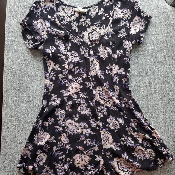 Billabong Floral Romper - Picture 1 of 12